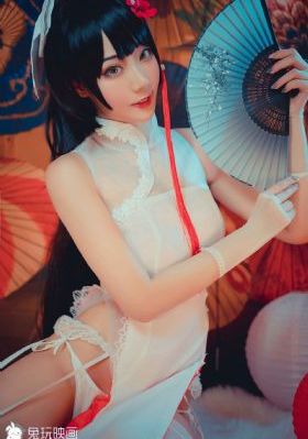 一边吻一边摸进内裤里